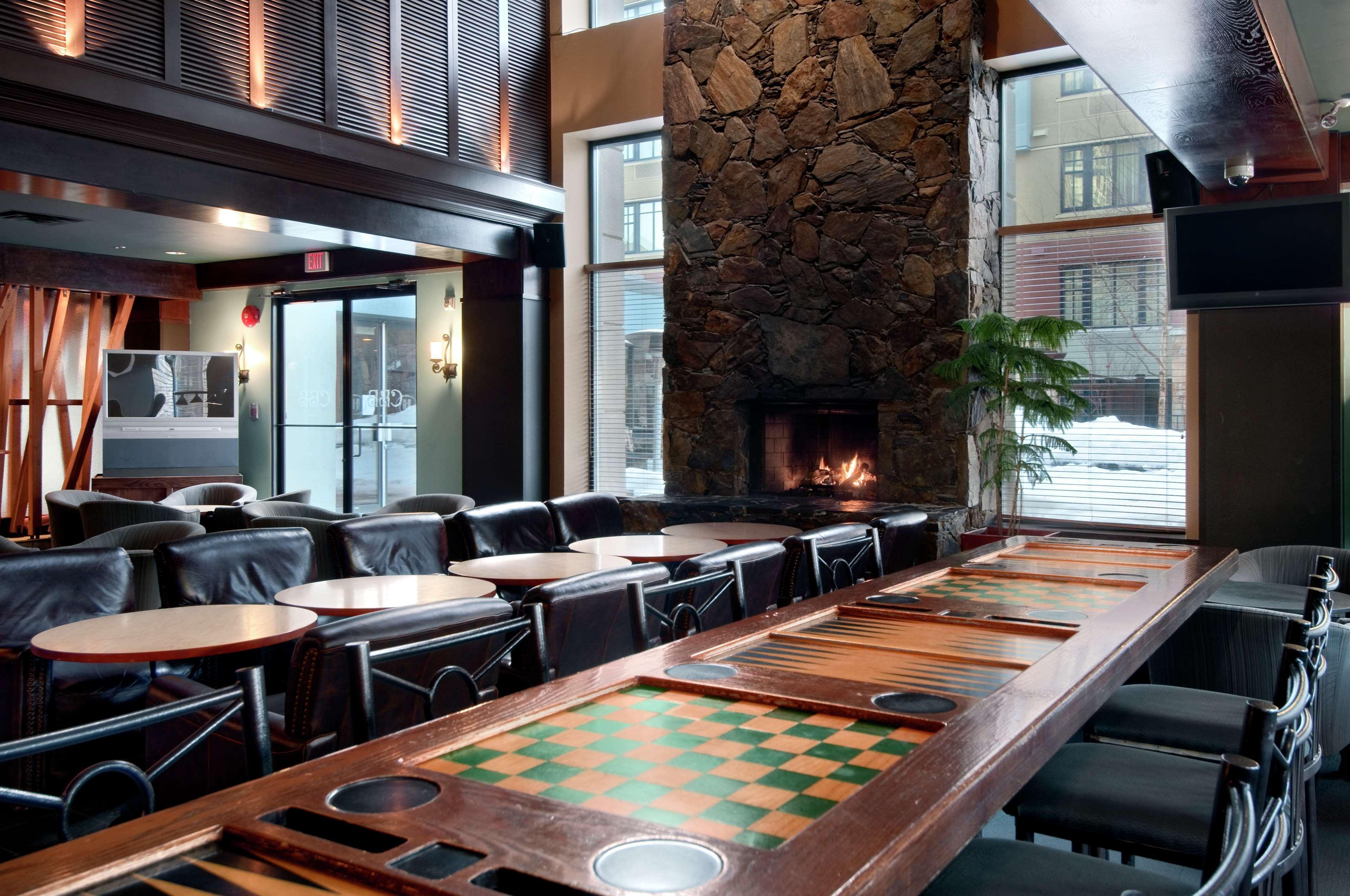 Hilton Whistler Resort & Spa Ресторан фото