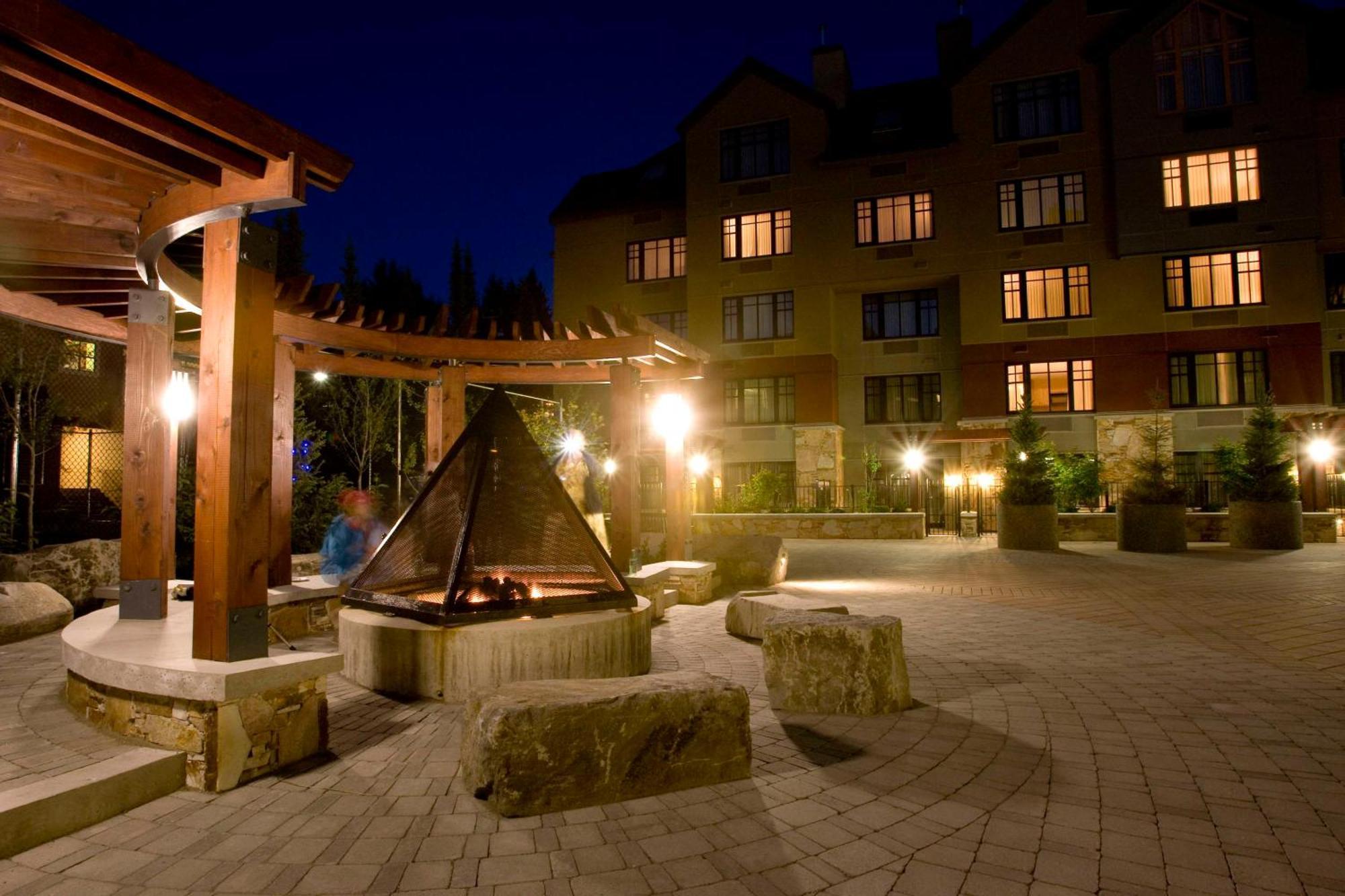 Hilton Whistler Resort & Spa Экстерьер фото