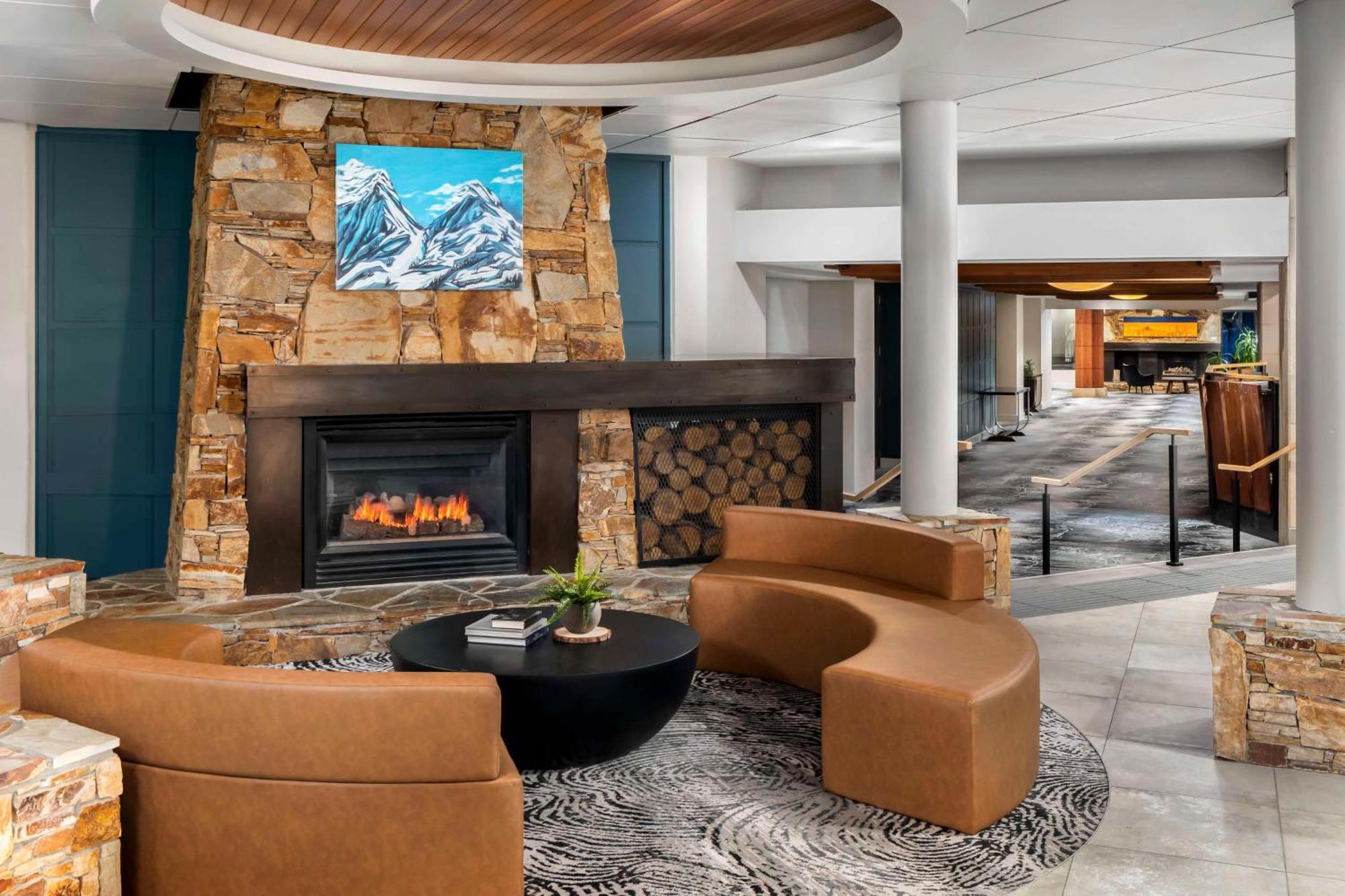 Hilton Whistler Resort & Spa Экстерьер фото
