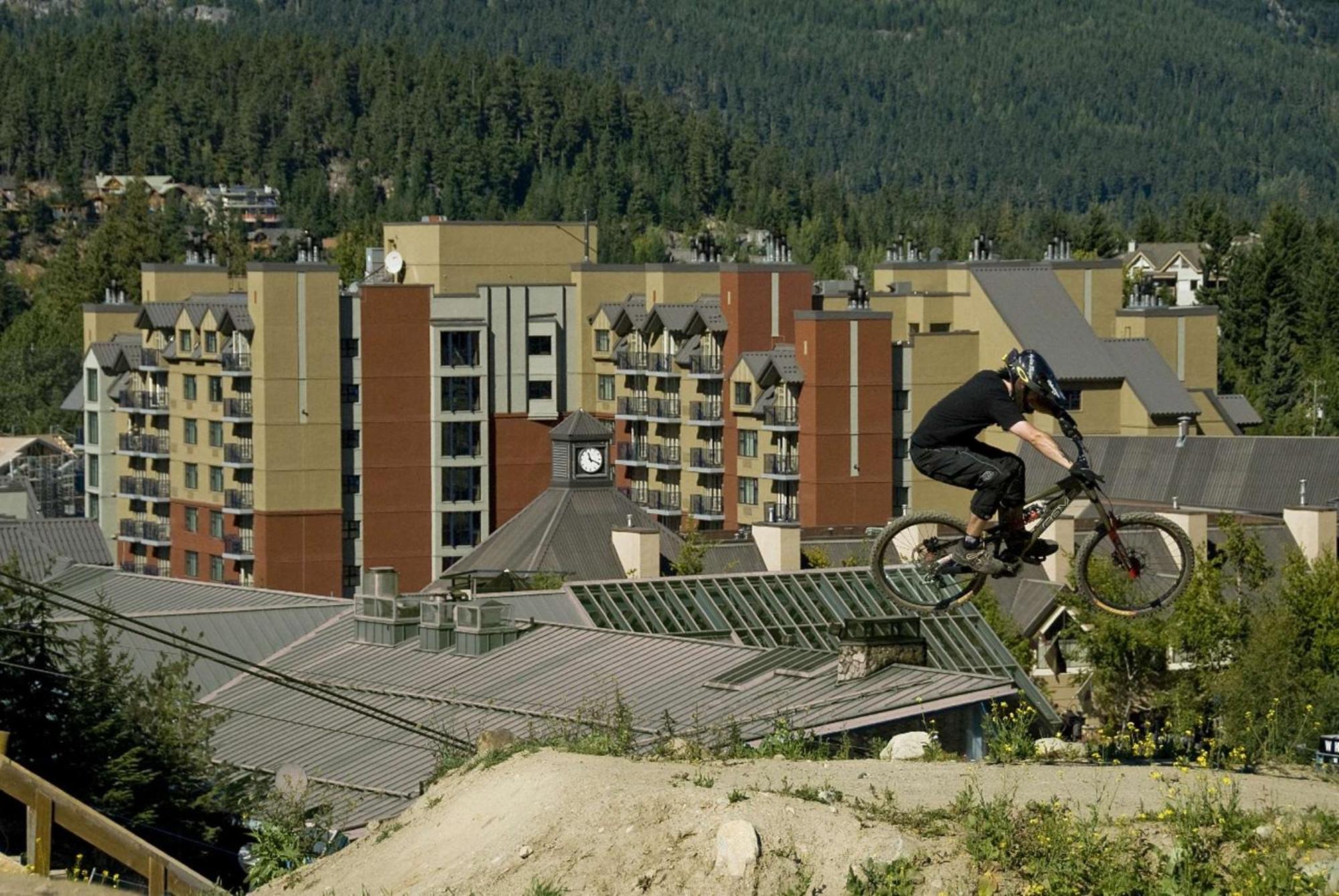 Hilton Whistler Resort & Spa Экстерьер фото